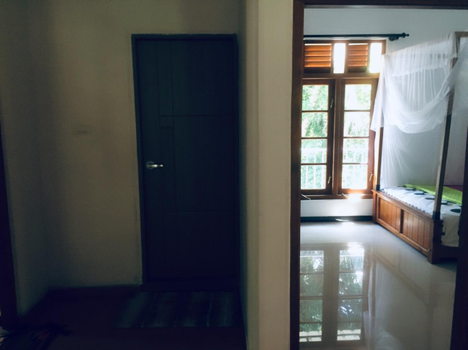 Others 2, Casa blanca, Habaraduwa