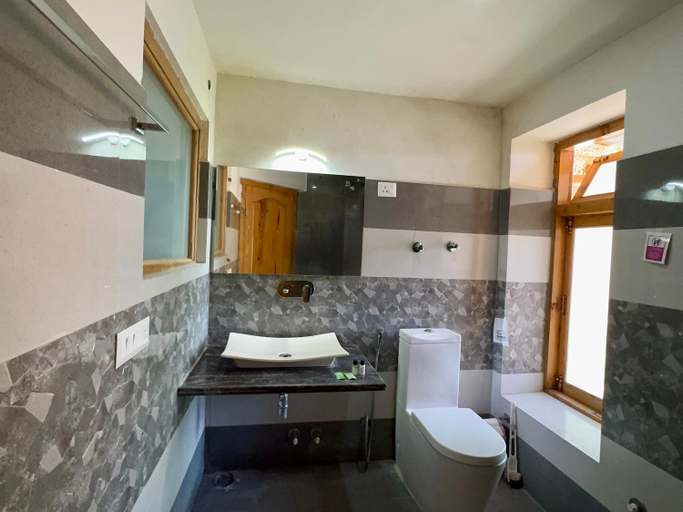 Bathroom 3, Adu's Eternal Comfort, Leh