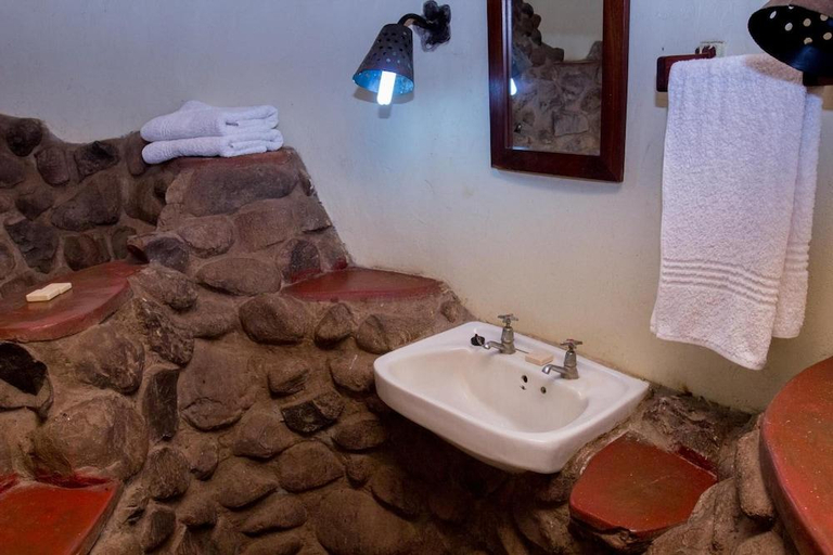 Bathroom 5, Bushfront Lodge, Livingstone