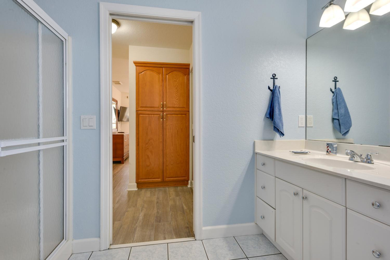 Bathroom 4, Waterfront Nettles Island Beach House: Pool Access, Saint Lucie
