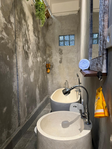 Bathroom, Pranawa Guest House, Gianyar