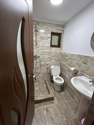 Bathroom 2, Matei, Garda De Sus