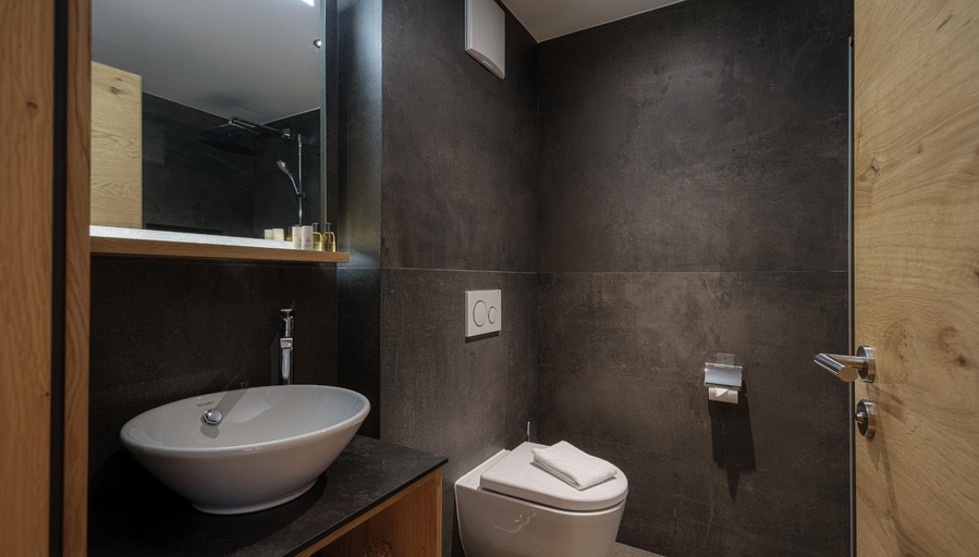Bathroom 3, Hotel La Reserve, Visp