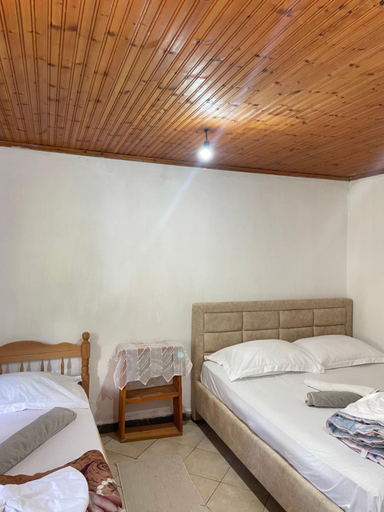 Bedroom 2, Bujtina Lokthi, Shkodrës