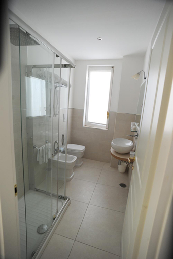 Bathroom 3, Minori Palace, Salerno