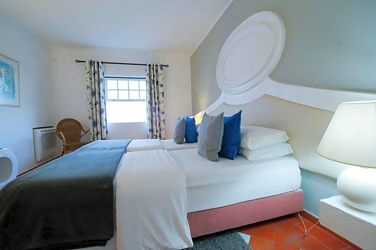 Bedroom 2, Baluarte da Vila Apartments, Lagos
