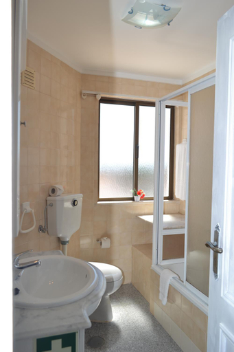 Bathroom 3, Algardia Marina Parque by Garvetur, Loulé
