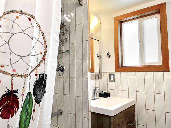 Bathroom 3, Peachland Beach Resort, Central Okanagan