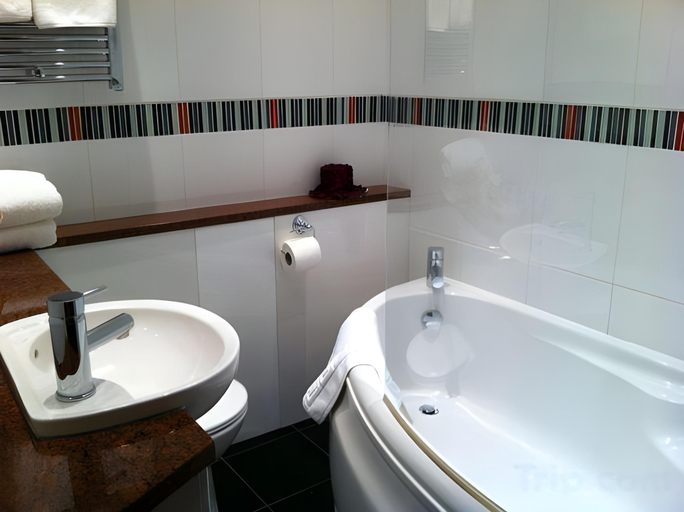 Bathroom 4, Lensfield Hotel and Boutique Wellness Spa, Cambridgeshire