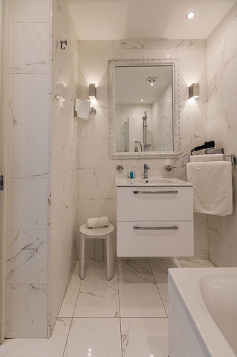 Bathroom 4, Osborne Hotel