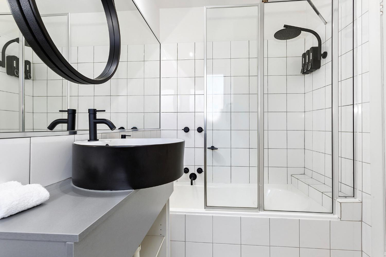 Bathroom 3, SoYa Apartment Hotel, Melbourne