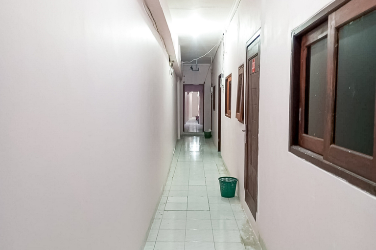 Hallway, RedDoorz @ Terus Manis Suryakencana, Bogor