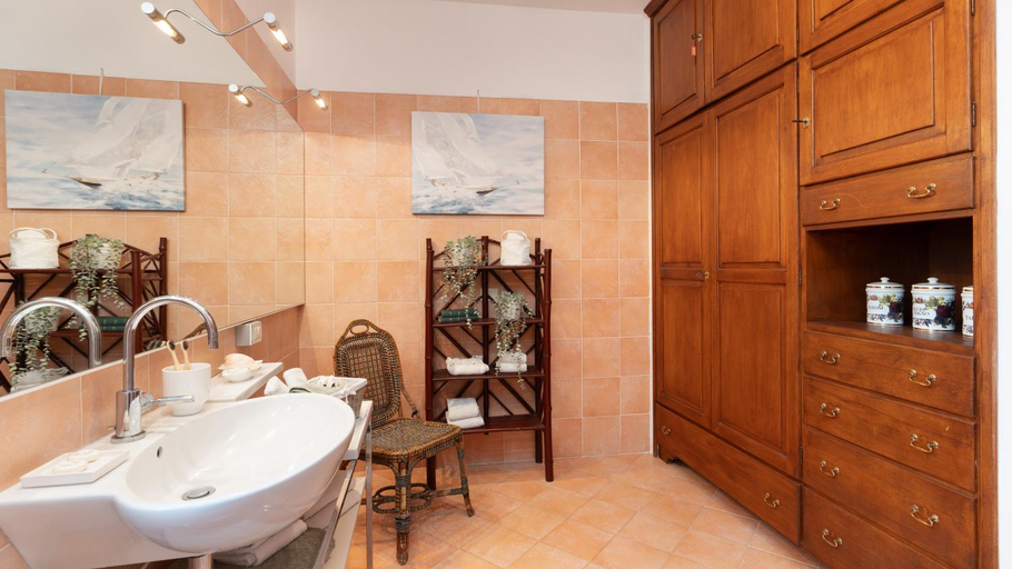 Bathroom 3, CASA DEL DUCA 10, Emma Villas, Livorno