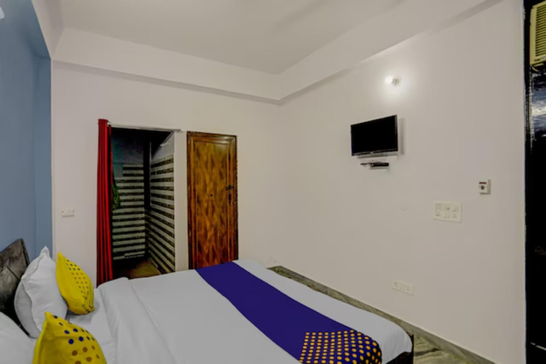 Bedroom 2, Goroomgo Raj hotel vip Noida, Gautam Buddha Nagar