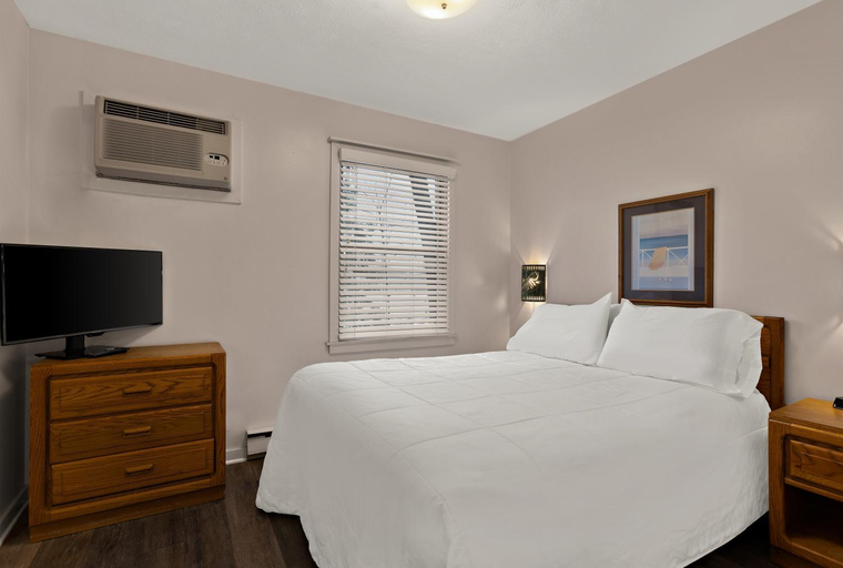 Bedroom 3, Traverse Bay Inn, Grand Traverse