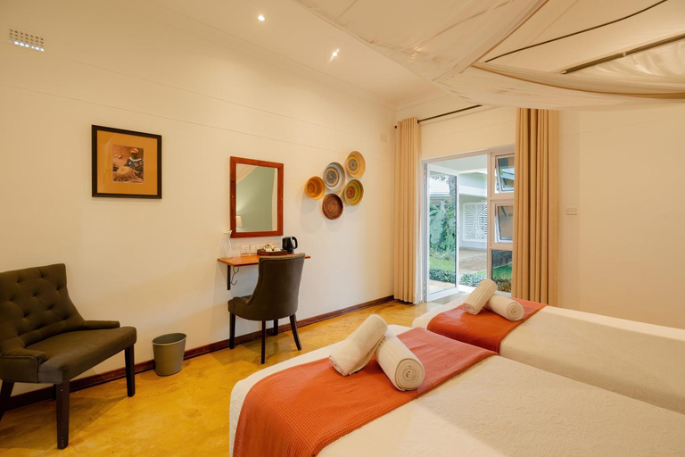 Bedroom, PheZulu Guest Lodge., Hwange