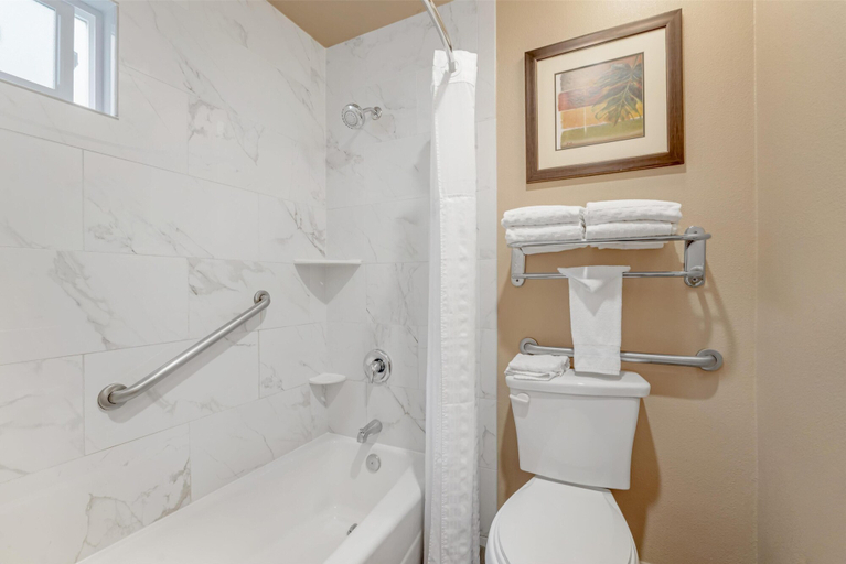 Bathroom 4, Best Western Plus Pavilions, Orange