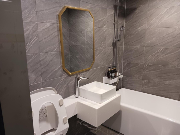 Bathroom 3, Hotel ONO, Jung