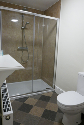 Bathroom 3, The Victoria, North Yorkshire