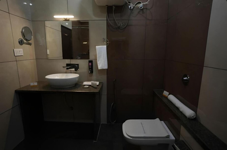 Bathroom 3, Sumitel Premier Inn, Darjiling