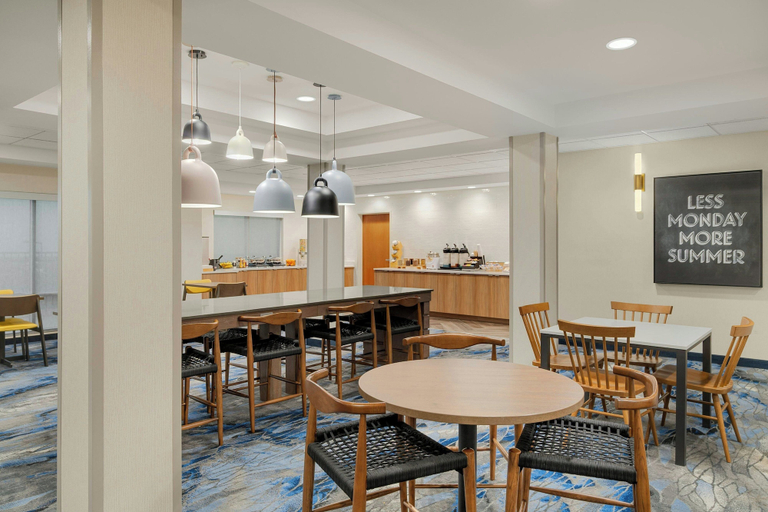 Food & Drinks 5, Fairfield Inn & Suites by Marriott Bloomington, McLean