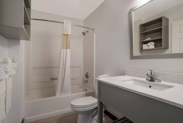 Bathroom 4, Suburban Studios Biloxi North Area, Harrison