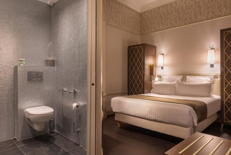 Bedroom 3, Hotel Crystal, Paris
