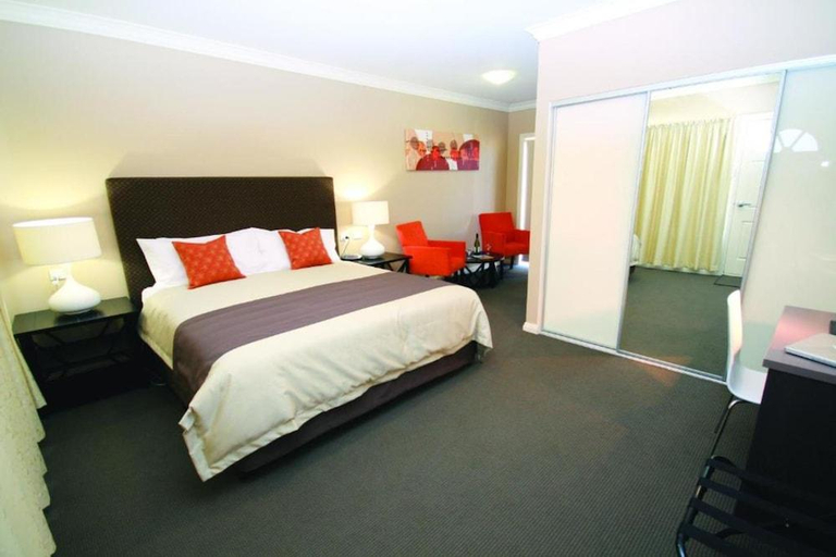 Bedroom 2, Sundowner Motel Hotel, Whyalla