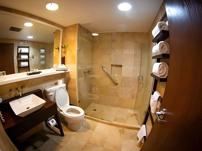 Bathroom 5, Hotel Mesaluna Near American Consulate, Juárez