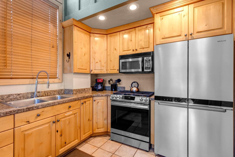 Others 4, Empire Avenue Townhomes by KBM, Summit