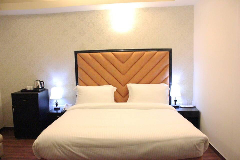 Bedroom, Royal Court, Nainital