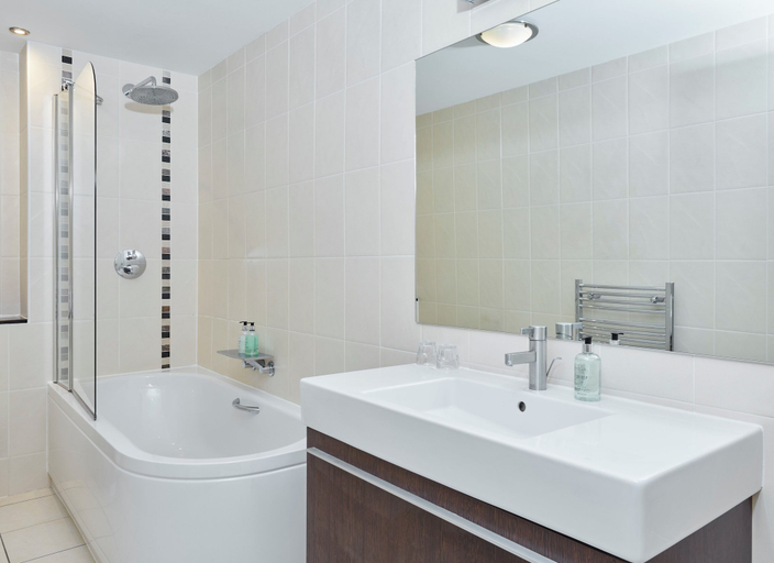 Bathroom 5, Leonardo Edinburgh Murrayfield, Edinburgh