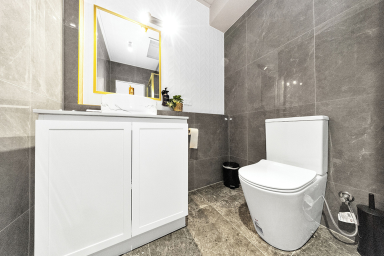 Bathroom 3, Golden Hills Motel, Gr. Bendigo - Central