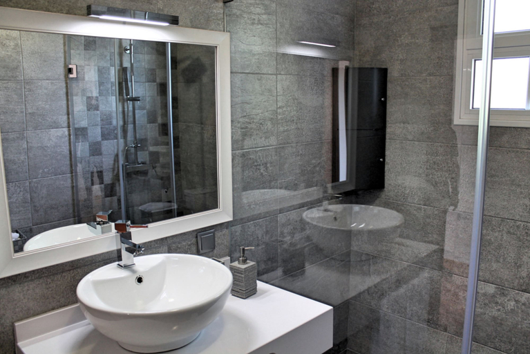 Bathroom, Casa Jardim Mar by Our Madeira, Calheta