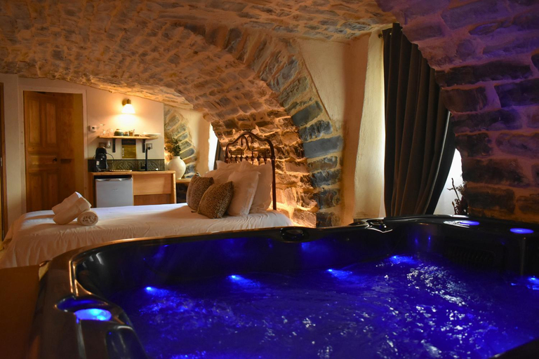 Others 2, Hebergement insolite avec jacuzzi privatif Millau, Aveyron