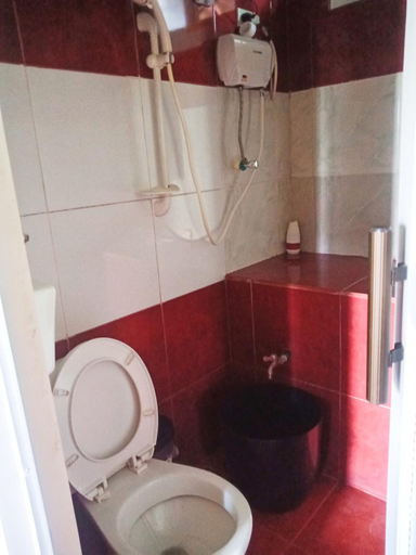 Bathroom, Couple's Unit at BOONE'S, Sagada