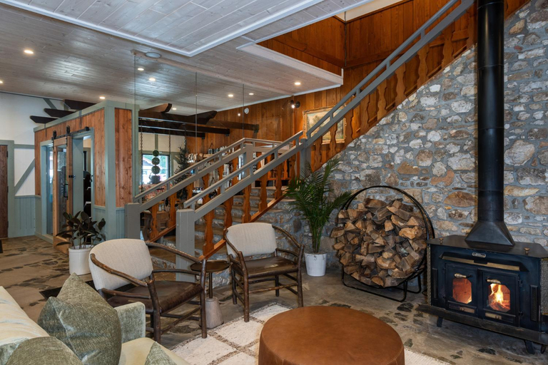 Public Area 3, Switzerland Inn, McDowell
