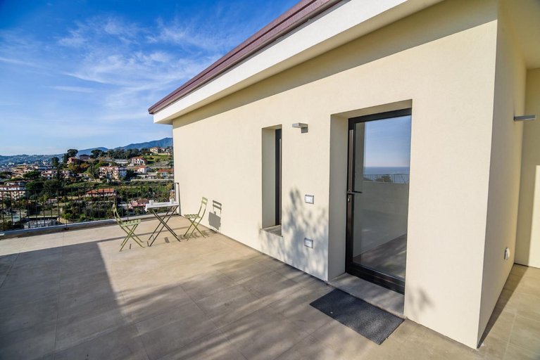 Others 5, Agave Sanremo, Imperia
