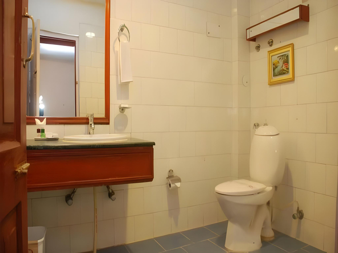 Bathroom 3, Classic The Mall Hotel, Nainital