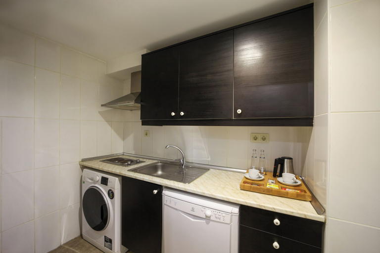 Private kitchen 2, Meroddi Galata Flats, Beyoğlu