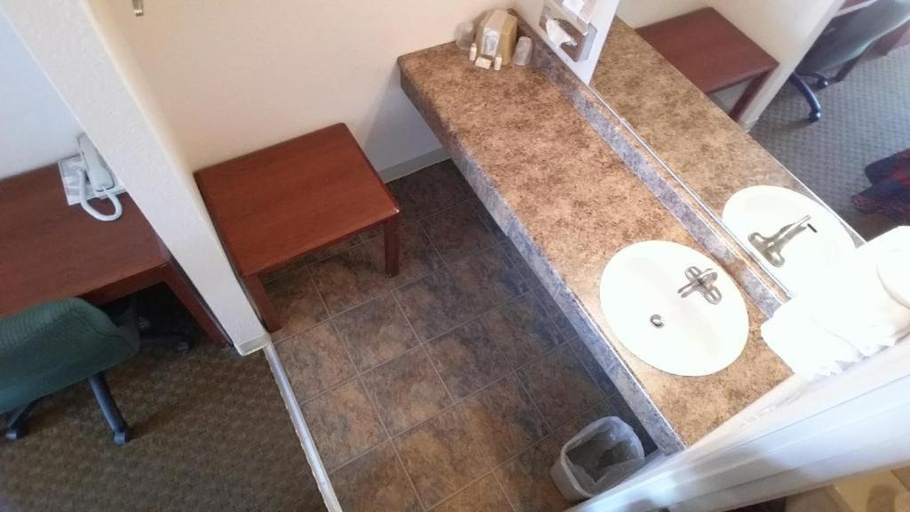 Bathroom 2, Riverside Inn, Dawson