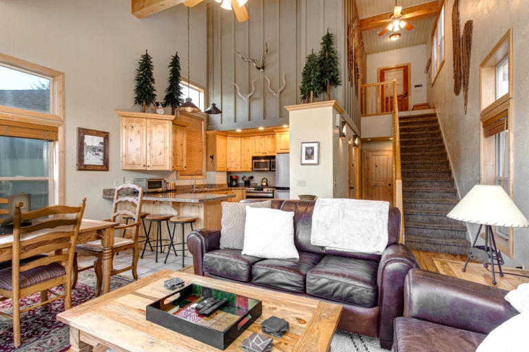 Others 5, Empire Avenue Townhomes by KBM, Summit