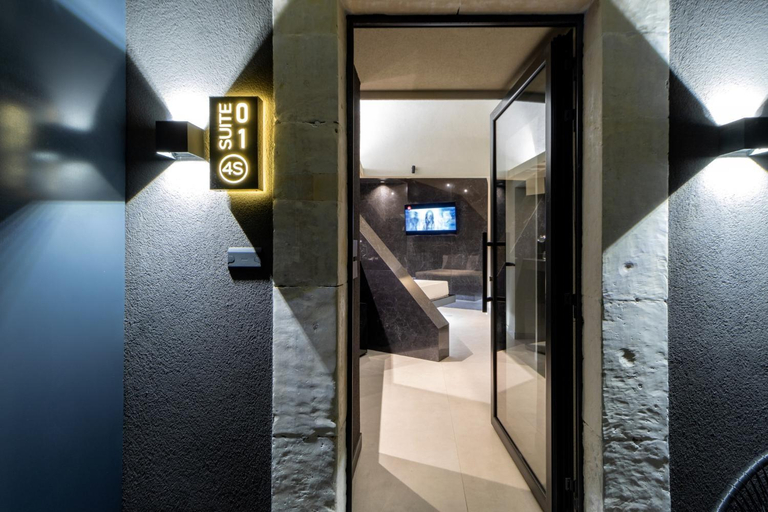 Others 3, 4 Suites " unconventional living rooms ", Catania