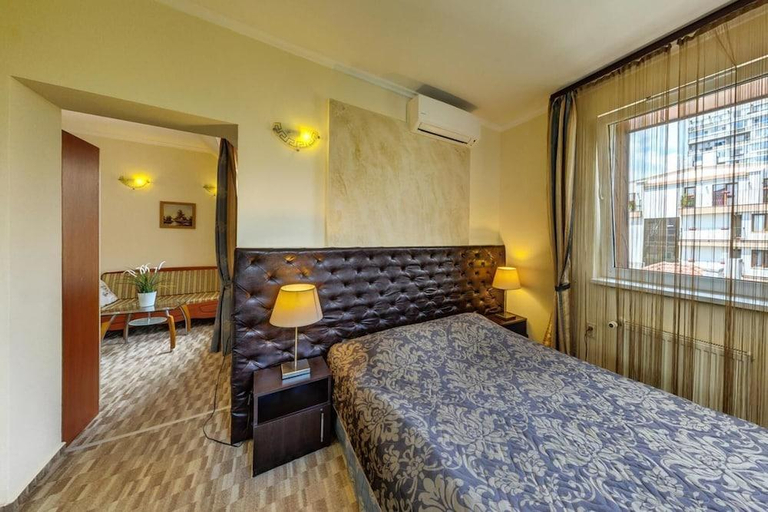 Bedroom 3, Hotel Cheap, Stolichna