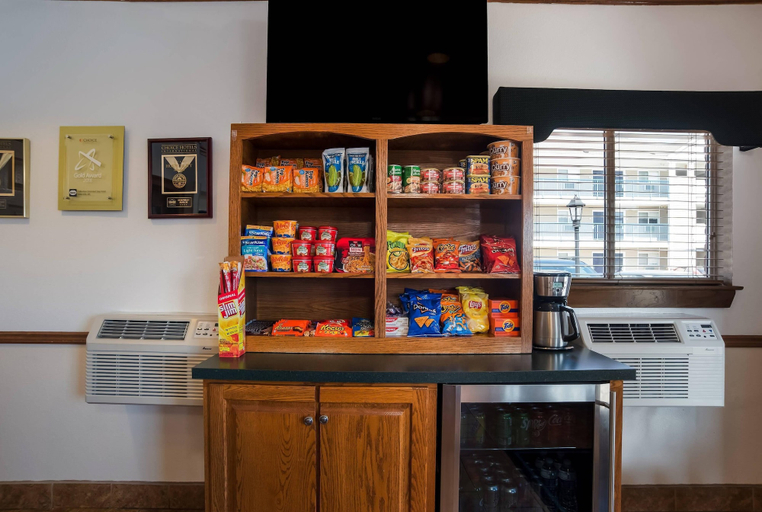 Food & Drinks, Suburban Studios Biloxi North Area, Harrison