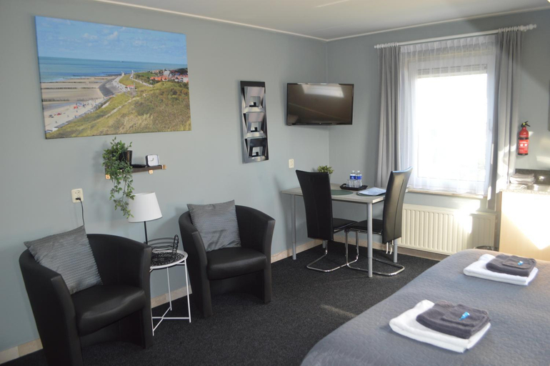 Others 5, Effe-Zoutelande, Veere