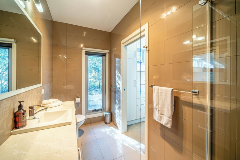 Bathroom 3, Burraneer, Glamorgan-Spring Bay