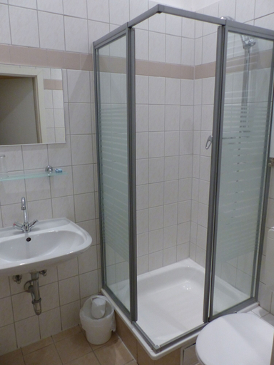 Bathroom 2, Hotel Pension Elegia am Kurfürstendamm, Berlin