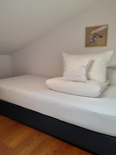 Bedroom 2, Gastehaus Bergstuberl, Traunstein