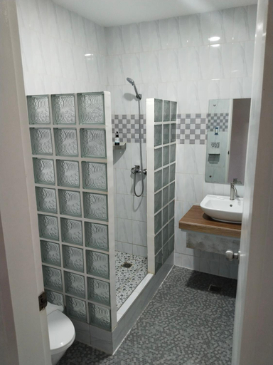 Bathroom 4, Alona Garden Suites, Panglao